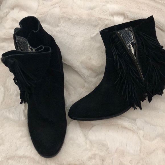 ANTHRO CYNTHIA VINCENT Nibble Fringe Suede Booties - Picture 7 of 8